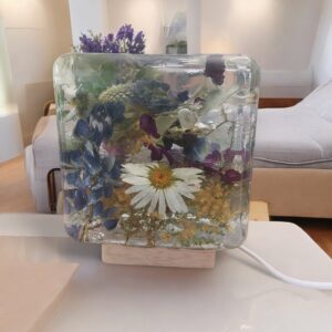 lampka botaniczna z polnymi kwiatami w zywicy ES 10 cm